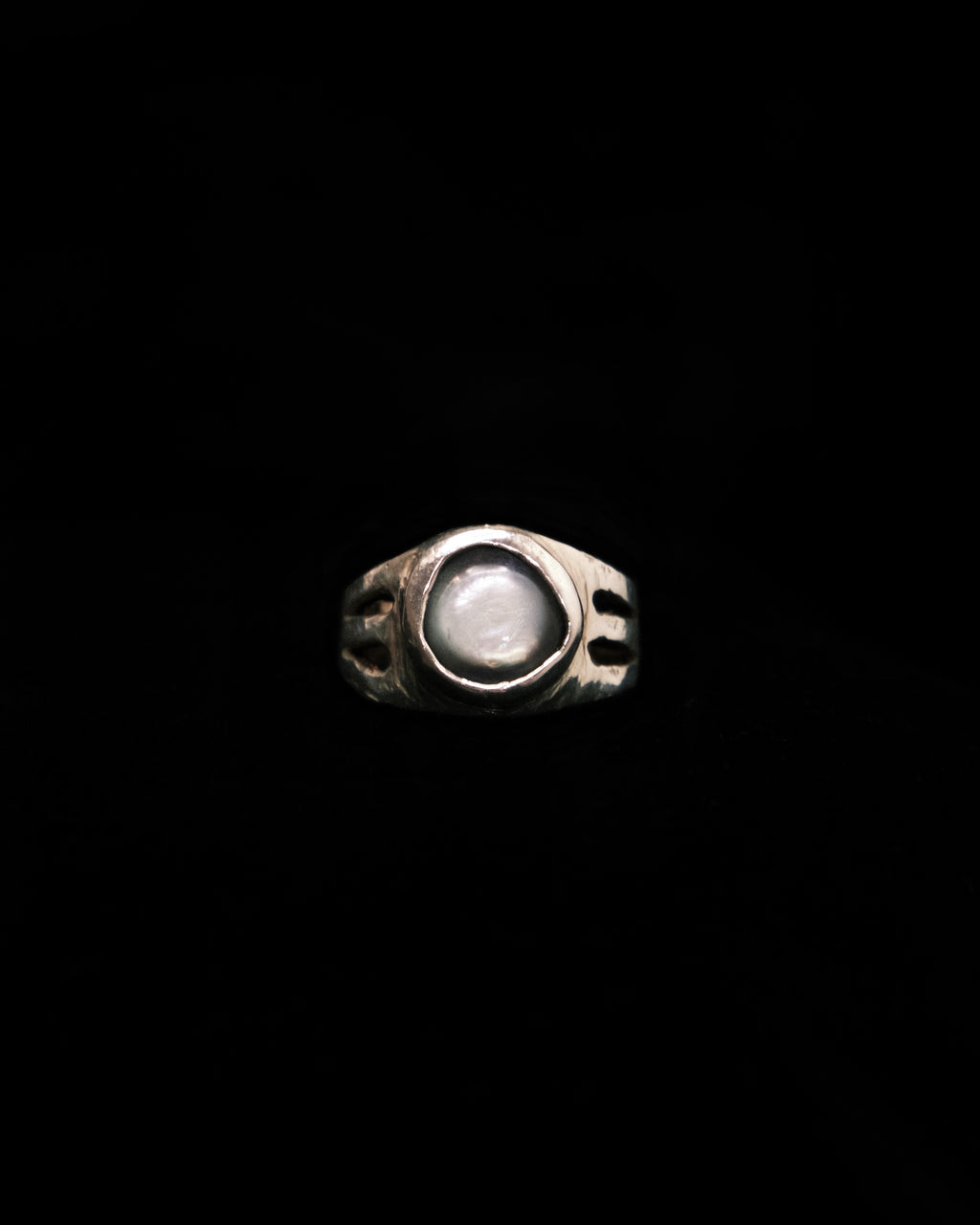 THE NACRE RING