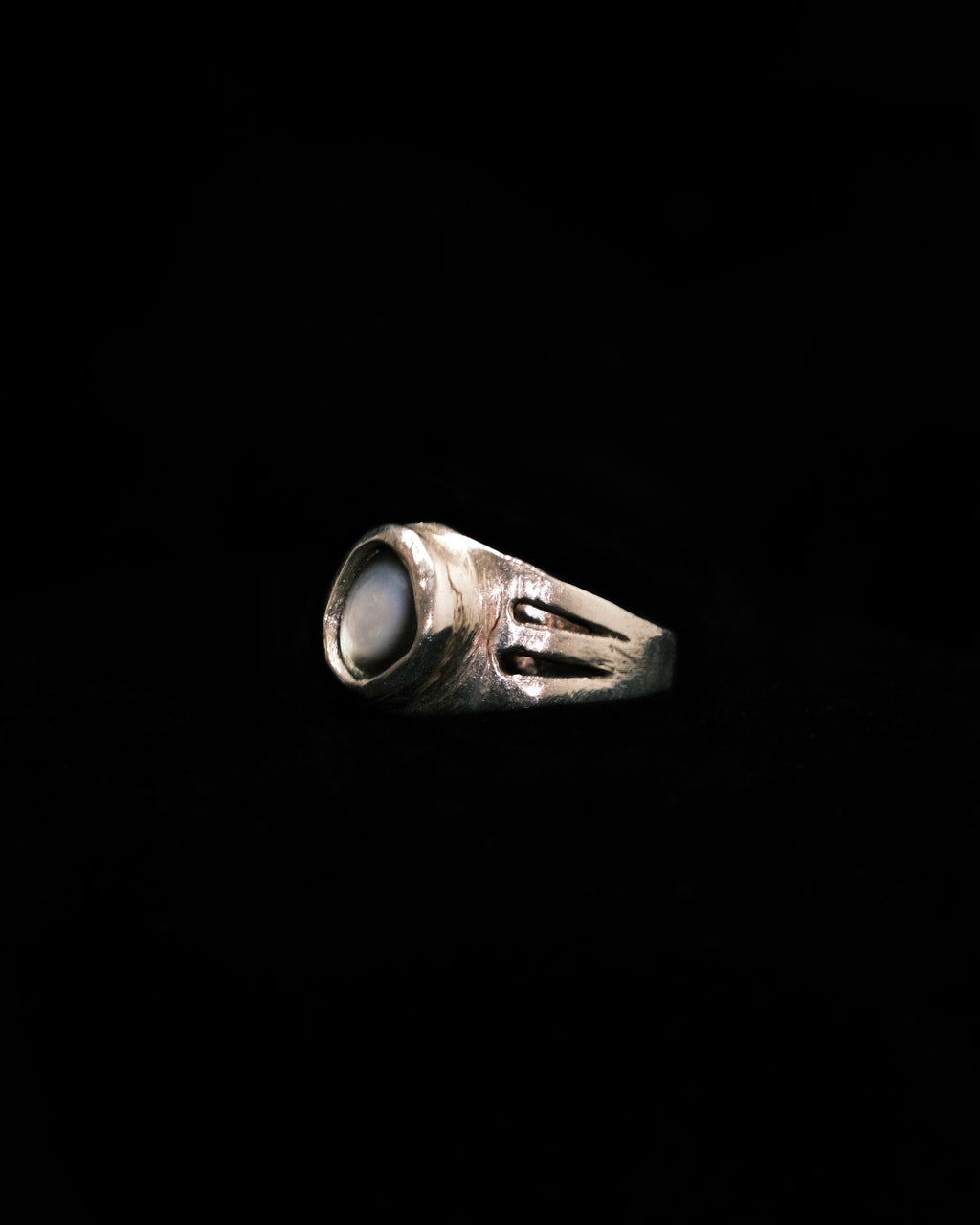 THE NACRE RING